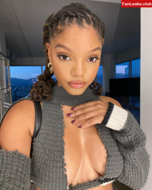 Halle Bailey Onlyfan Leaked Photo 39