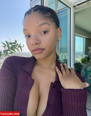 Halle Bailey Onlyfan Leaked Photo 54