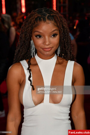 Halle Bailey Onlyfan Leaked Photo 121