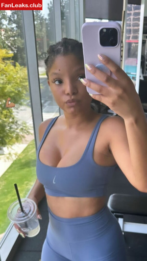 Halle Bailey Onlyfan Leaked Photo 177